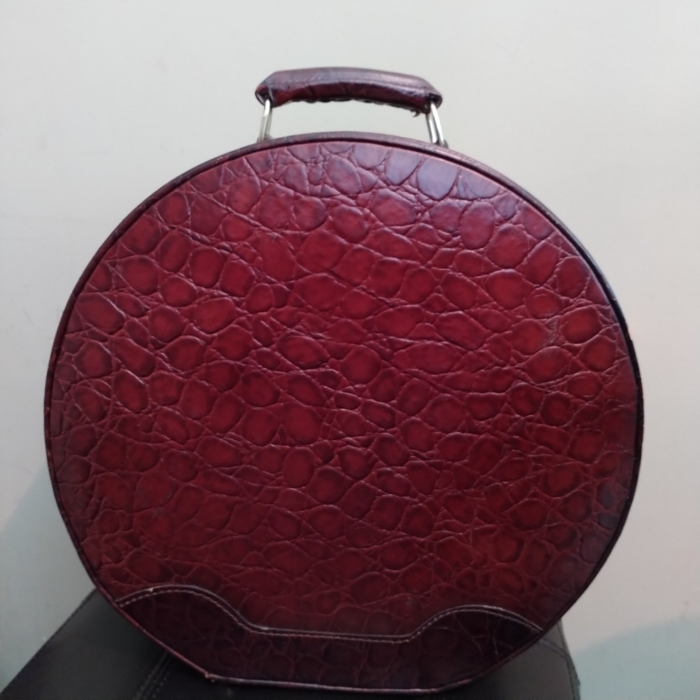 Croc Style Round Carrying Case Hat Box